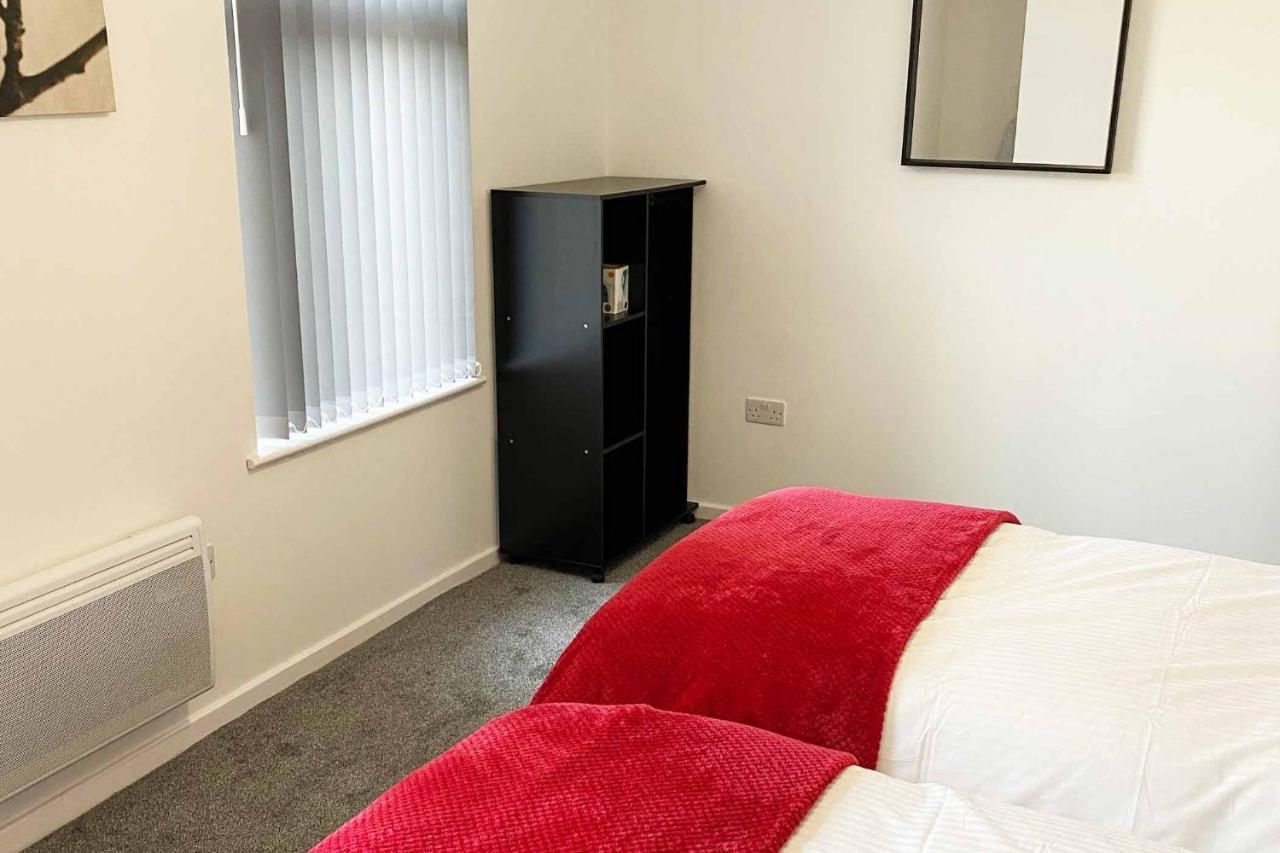 Sutton Contractor Accommodation - Warrington, St Helens Clock Face Exterior foto