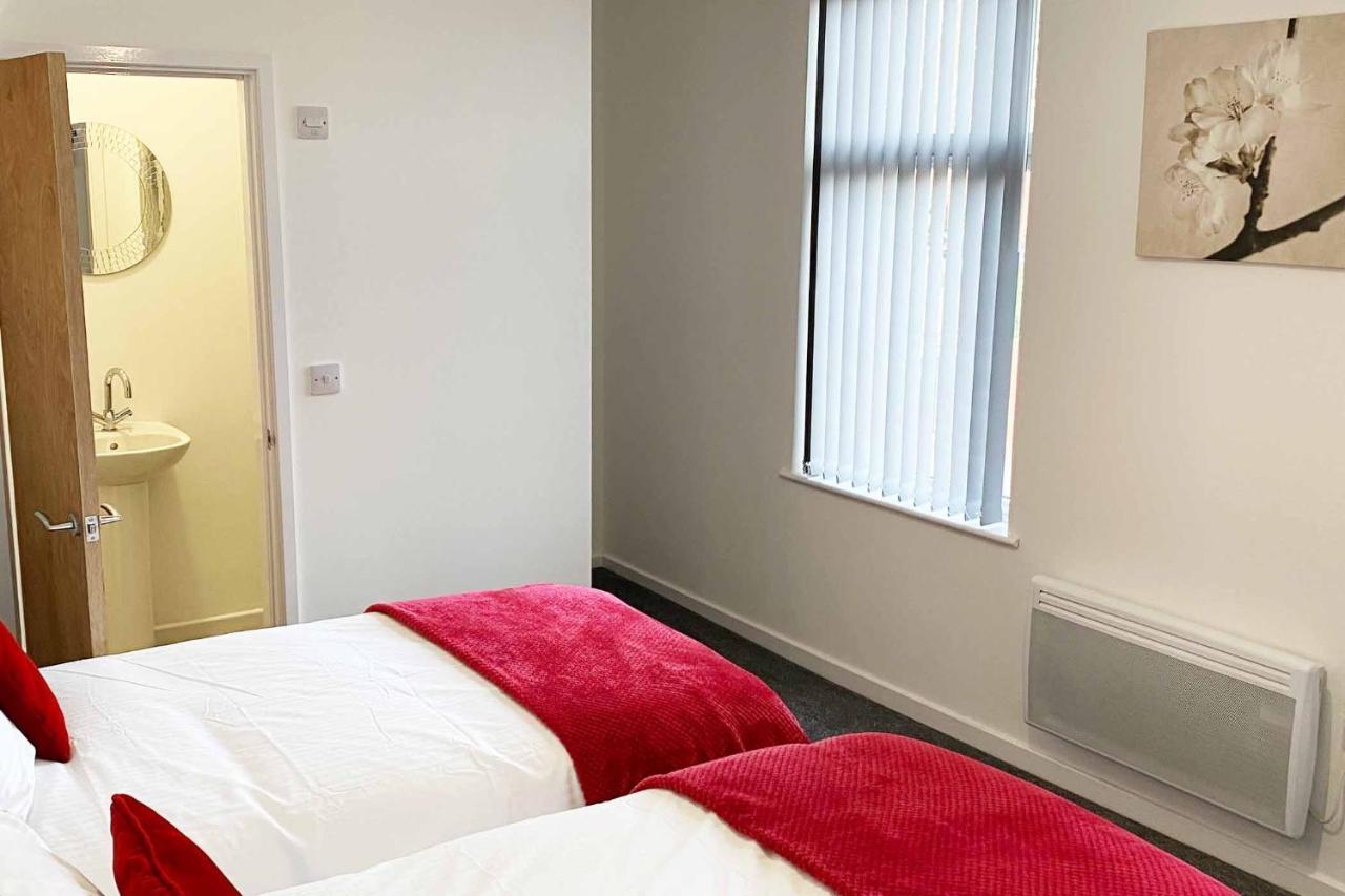Sutton Contractor Accommodation - Warrington, St Helens Clock Face Exterior foto